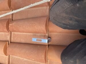 Güneş paneli kiremit çatı kancası