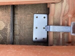 Güneş paneli kiremit çatı kancası