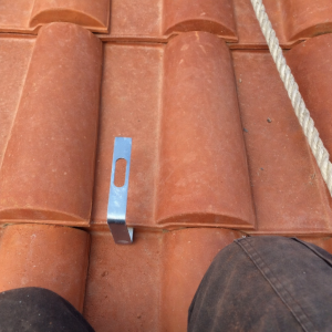 Güneş Paneli Kiremit Çatı Kancası Montaj