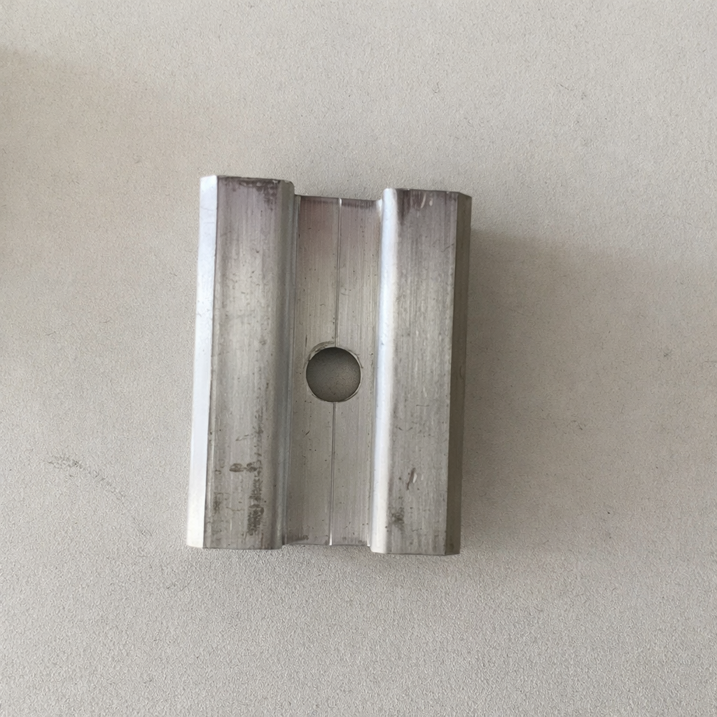 güneş paneli orta tutucu klemp